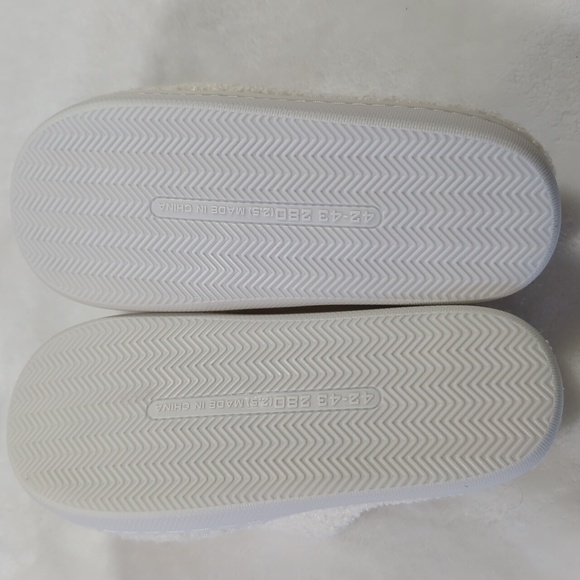 Santa smiley face slippers 8.5- 9.5 42-43 NWOT - Picture 2 of 4